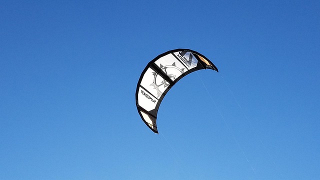 De 7 vigtigste ting du skal købe før dit første kitesurfing kursus